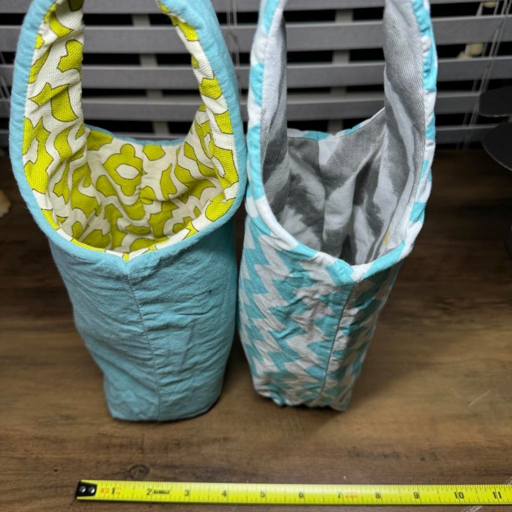 Single wine bottle tote-reversible